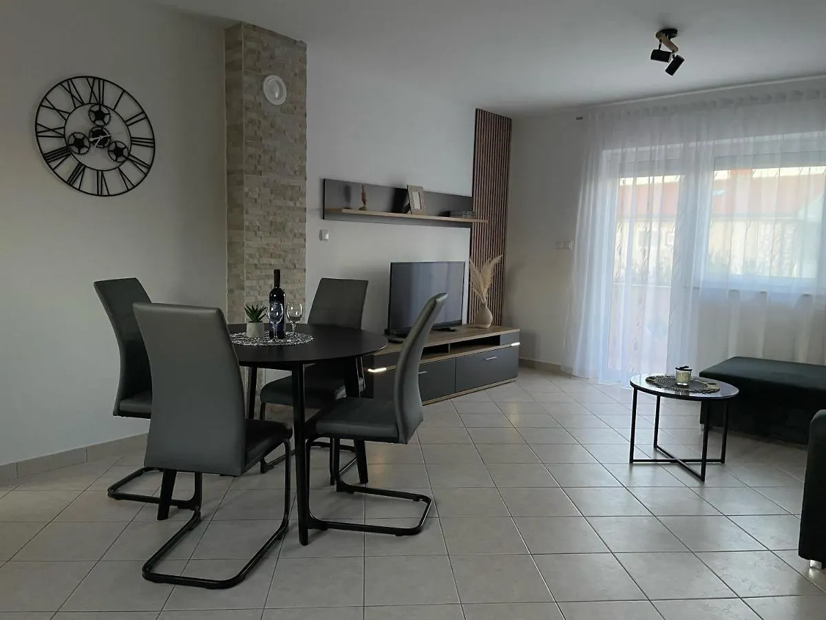 קרק Apartments Elvira קרואטיה