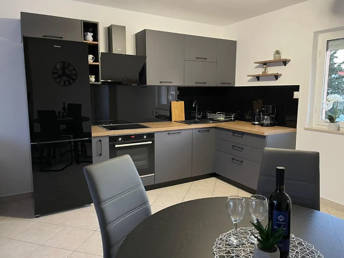 קרק Apartments Elvira